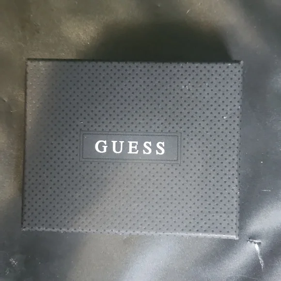 Guess Wallet - Picture 2 of 3